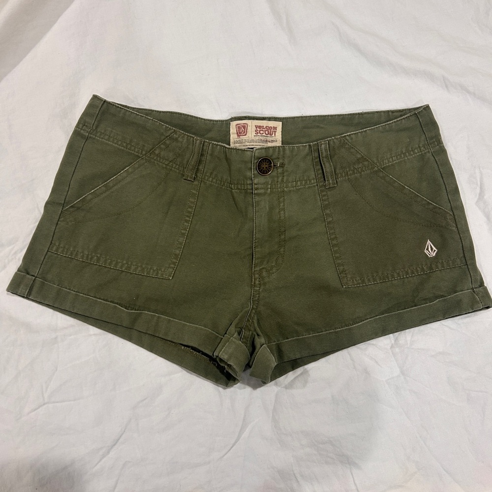 VolcomScout | Vintage Low Waisted Green Cargo Micro Shorts Size 9 (29 waist)